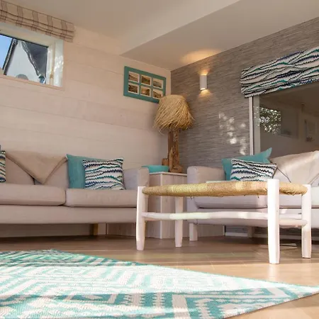 Under The Waves Apartment