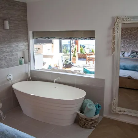 Under The Waves Apartment