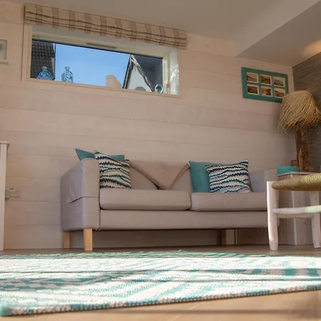 Apartment Under The Waves