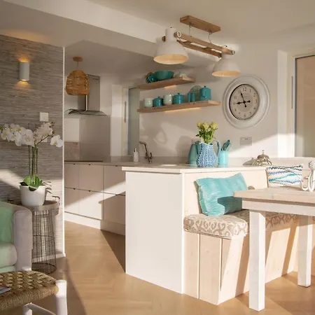 Apartment Under The Waves