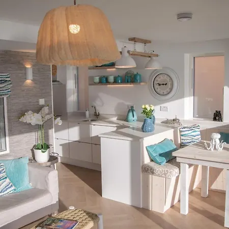 Under The Waves Apartment *