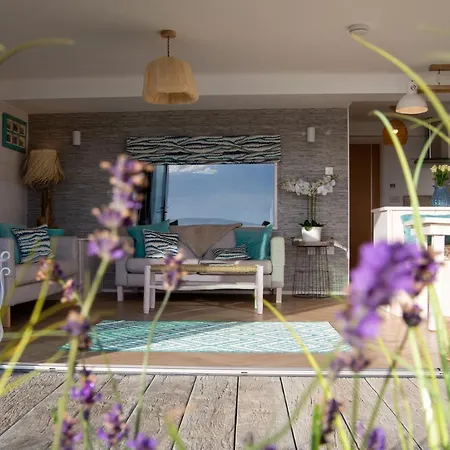 Apartment Under The Waves *