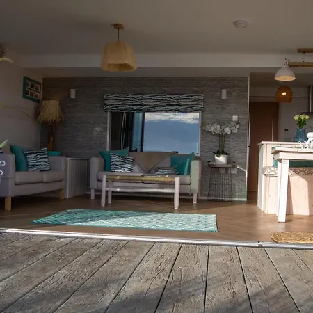 Apartment Under The Waves *