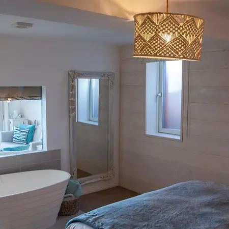 Under The Waves Apartment